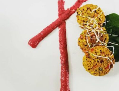 Polpette di quinoa e salsa di rapa rossa